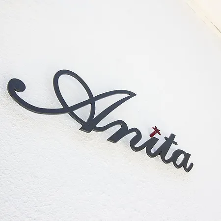 Anita *
